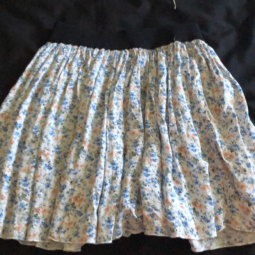 Elastic band short floral skirt